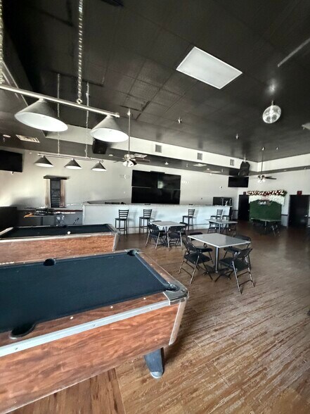 More Photos Of 140 Collins Rd, Richmond Storefront For Lease