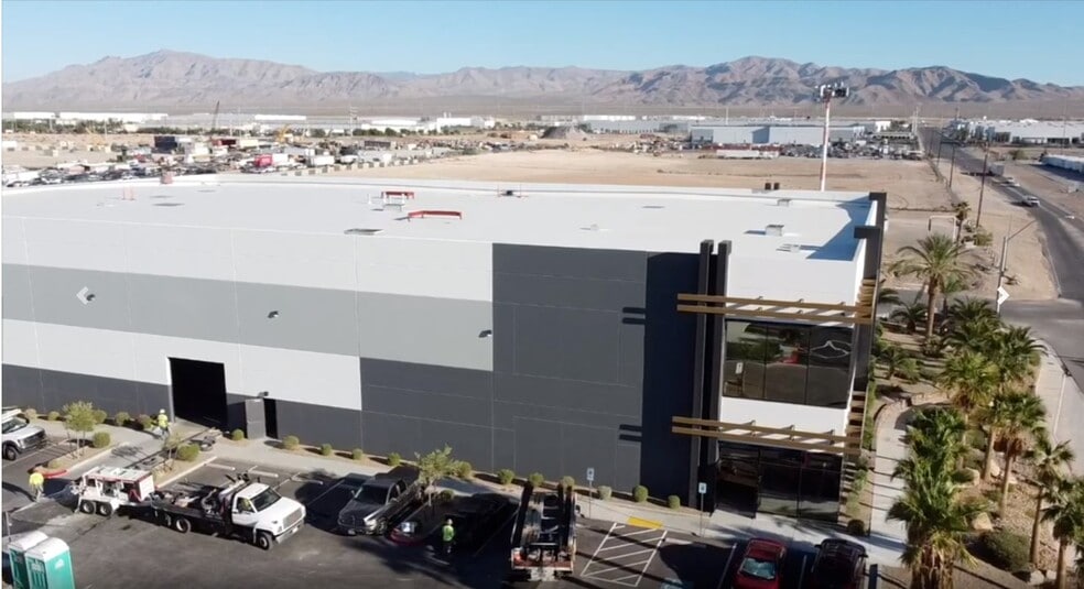 More Photos Of 5795 N Hollywood Blvd, Las Vegas Service For Sale