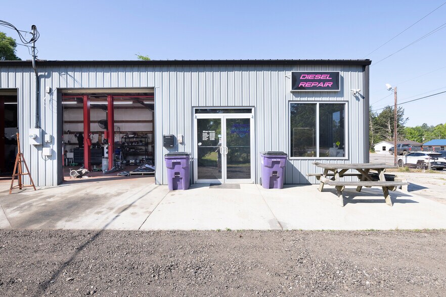 More Photos Of 508 Travis Ave, Saluda Auto Repair For Sale