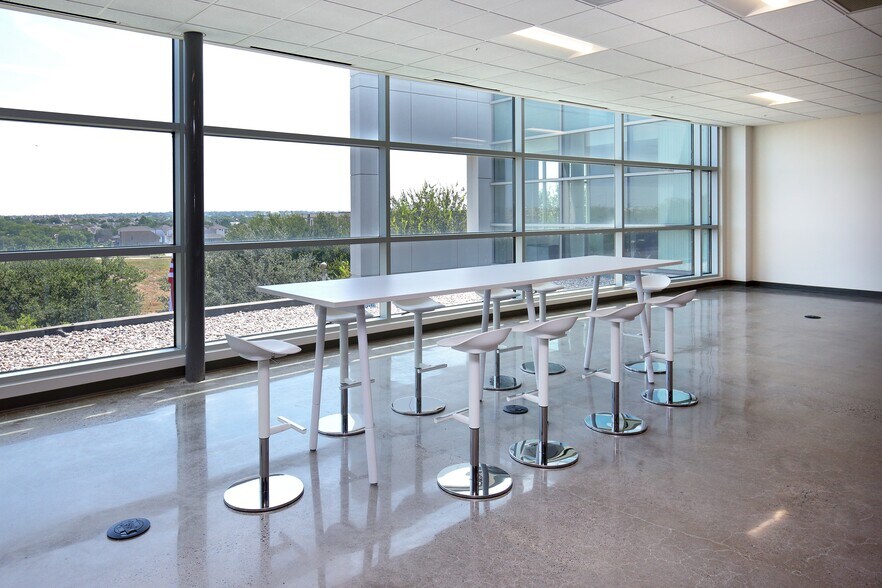 More Photos Of 5000 Headquarters Dr, Plano Office For Lease