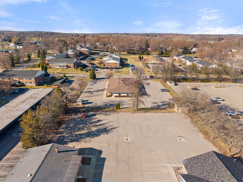 More Photos Of 961-971 Oakwood Dr, Rochester Medical For Lease