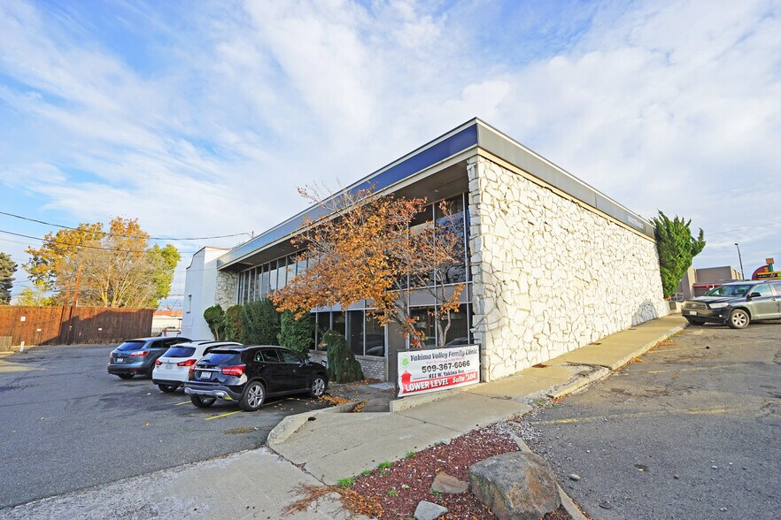 More Photos Of 811 W Yakima Ave, Yakima Storefront Retail Office For Lease