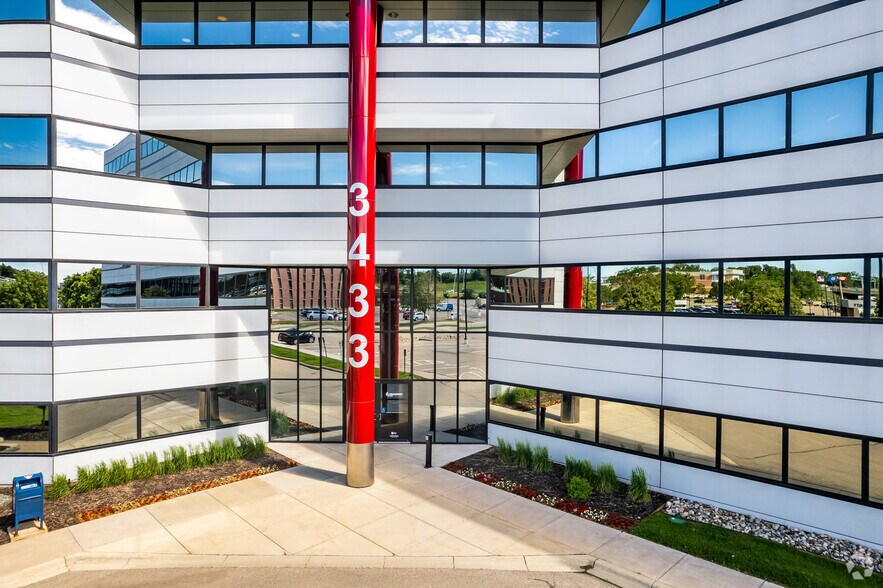 More Photos Of 3433 NE Broadway St, Minneapolis Office For Lease