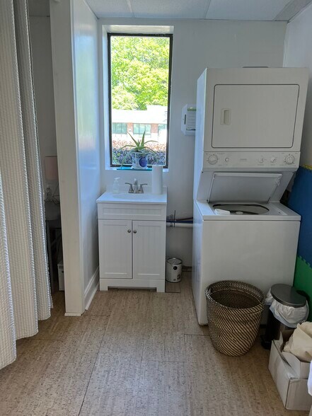 More Photos Of 3652 Chamblee Dunwoody Rd, Chamblee Medical For Lease