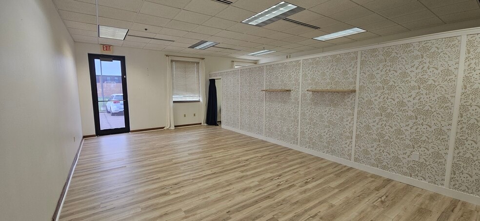 More Photos Of 1903 Keith St, Eau Claire Medical For Lease