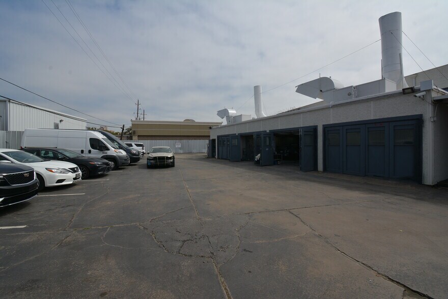 More Photos Of 5610-5613 Southwest Fwy, Houston Flex For Lease