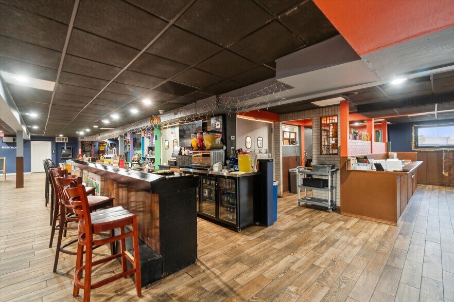 More Photos Of 107 Baker St, Waunakee Storefront Retail Office For Lease