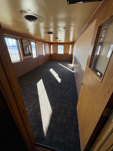 More Photos Of 1604 F St, Schuyler Storefront For Sale