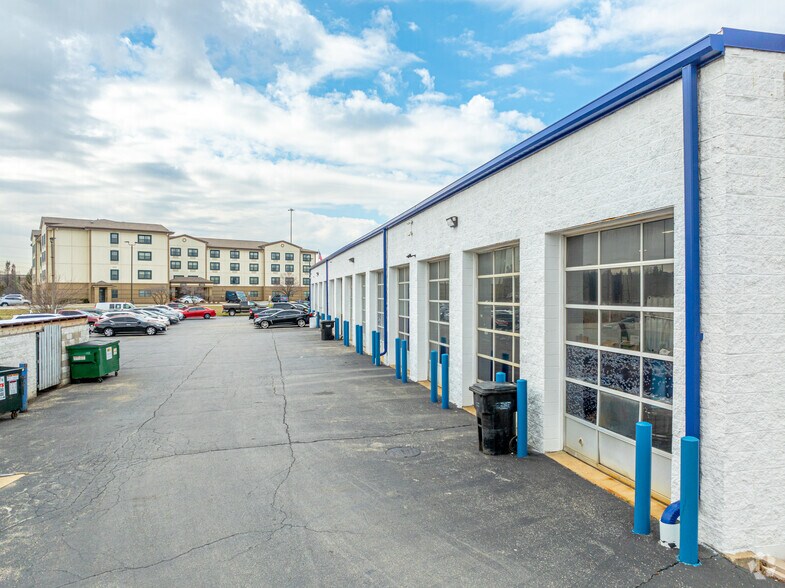 More Photos Of 524-530 W Grand Ave, Elmhurst Auto Repair For Sale