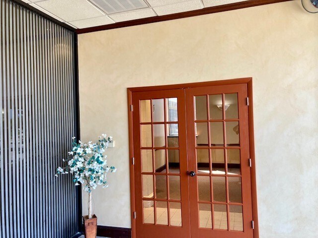 More Photos Of 6225 W Touhy Ave, Chicago Medical For Lease