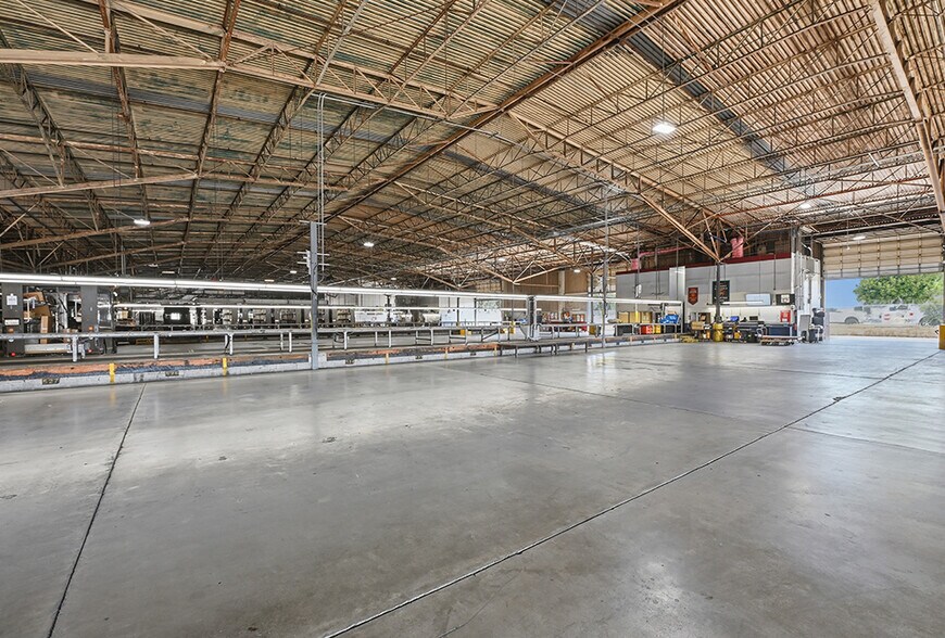 More Photos Of 111 Bingham Dr, San Marcos Distribution For Sale