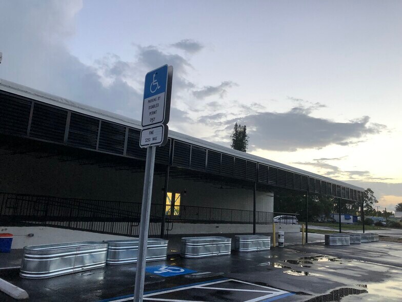 More Photos Of 7490 N 36th St, Pinellas Park Loft Creative Space For Lease