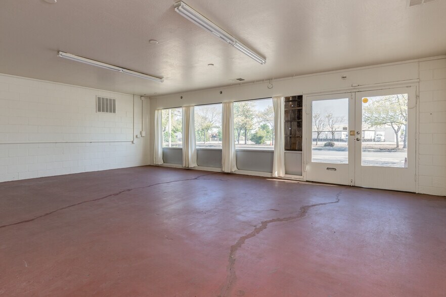 More Photos Of 2424 Park Ave, Chico Service For Sale