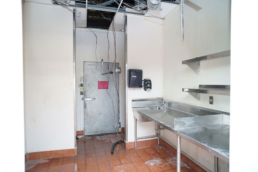 More Photos Of 2809 Sharer Rd, Tallahassee Restaurant For Lease