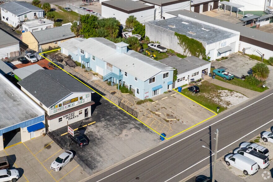 More Photos Of 236 Grove St S, Venice Freestanding For Sale