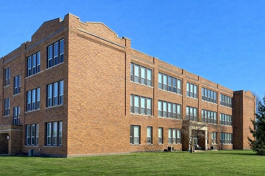 More Photos Of 600 W North St, Greenfield Apartments For Sale