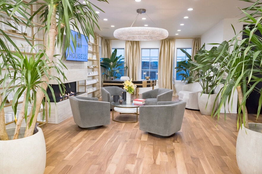 More Photos Of 22 E Elm St, Chicago Storefront Retail Office For Sale