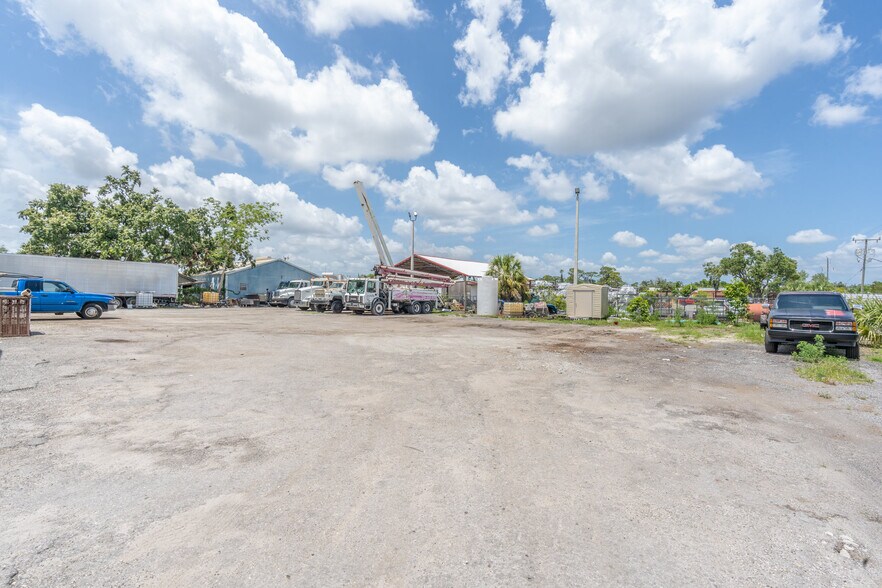 More Photos Of 2700 Evans Ave, Fort Myers Light Manufacturing For Sale