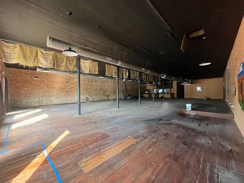 More Photos Of 901 Railroad Ave, Opelika General Retail For Lease