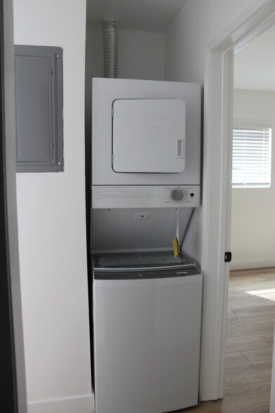 More Photos Of 942 S Burlington Ave, Los Angeles Apartments For Sale