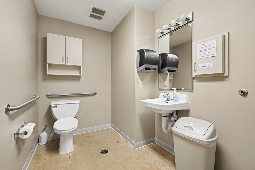 More Photos Of 2801 Leonard Dr, Valparaiso Medical For Sale