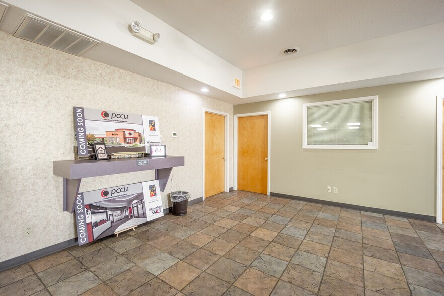 More Photos Of 2306 S Memorial Dr, New Castle General Retail For Lease