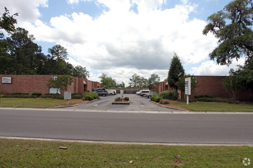 More Photos Of 760 Travelers Blvd, Summerville Flex For Lease