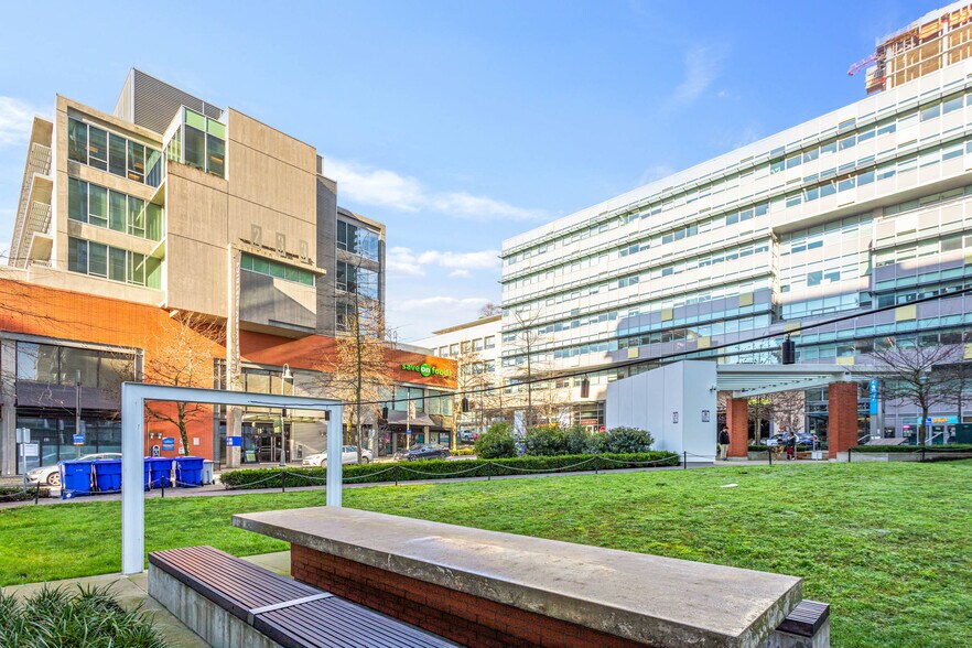 More Photos Of 223 Nelson's Cres, New Westminster Medical For Sale