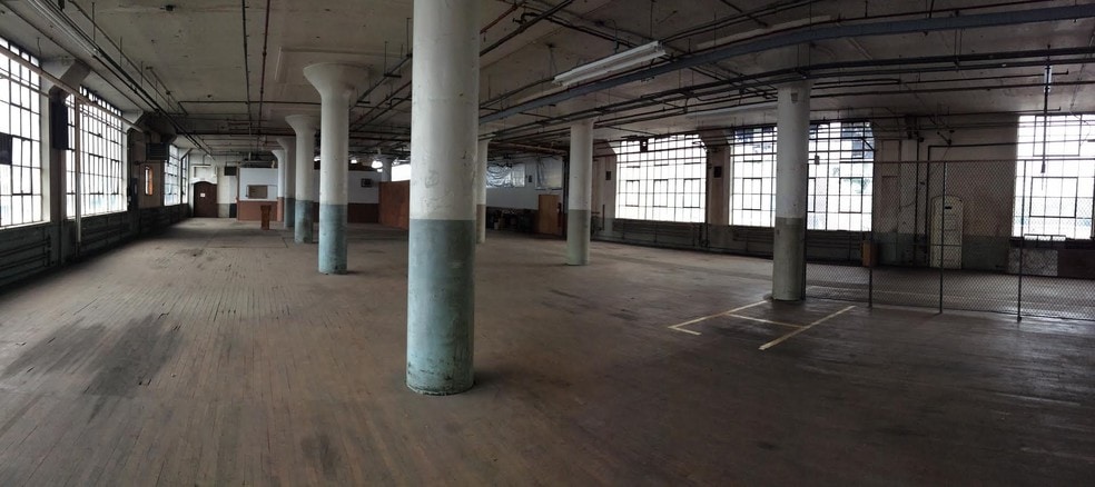 More Photos Of 135 S Main St, Thomaston Industrial For Sale