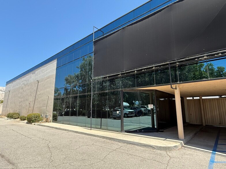Primary Photo Of 28258 Avenue Stanford, Valencia Manufacturing For Sale