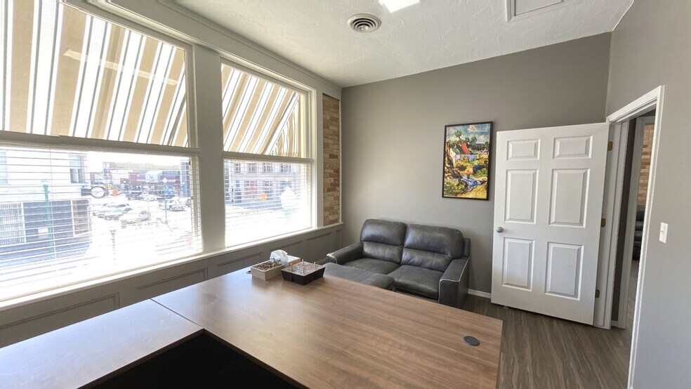 More Photos Of 111 Shoshone St, Twin Falls Storefront Retail Residential For Lease
