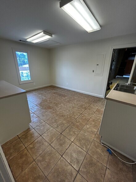 More Photos Of 2367 Rockaway Industrial Blvd, Conyers Industrial For Lease