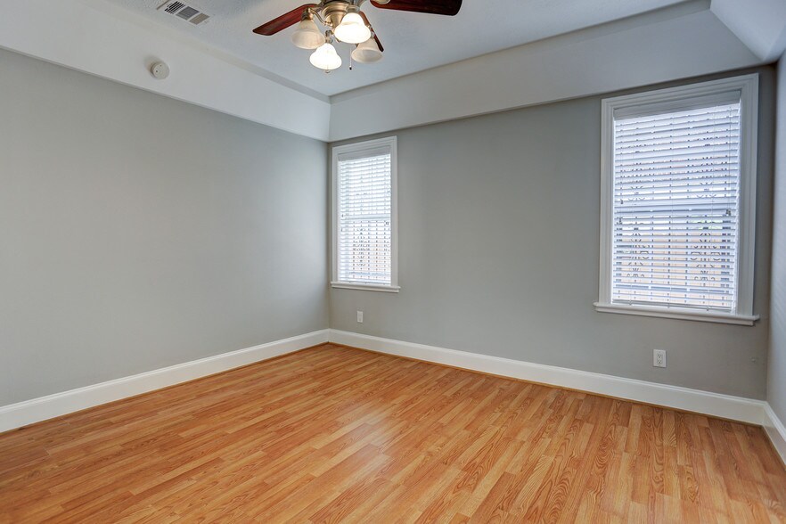 More Photos Of 2709 Blodgett St, Houston Medical For Sale
