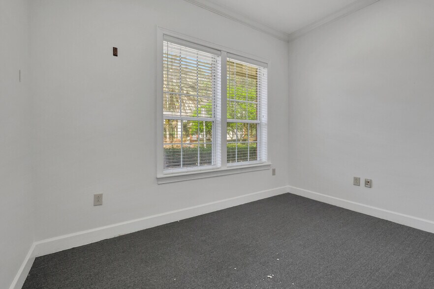More Photos Of 7700 Square Lake Blvd, Jacksonville Office For Lease