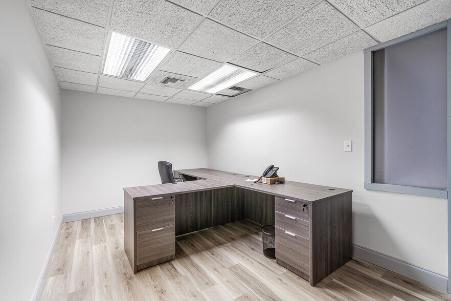 More Photos Of 112-120 US Highway 1, Tequesta Medical For Sale