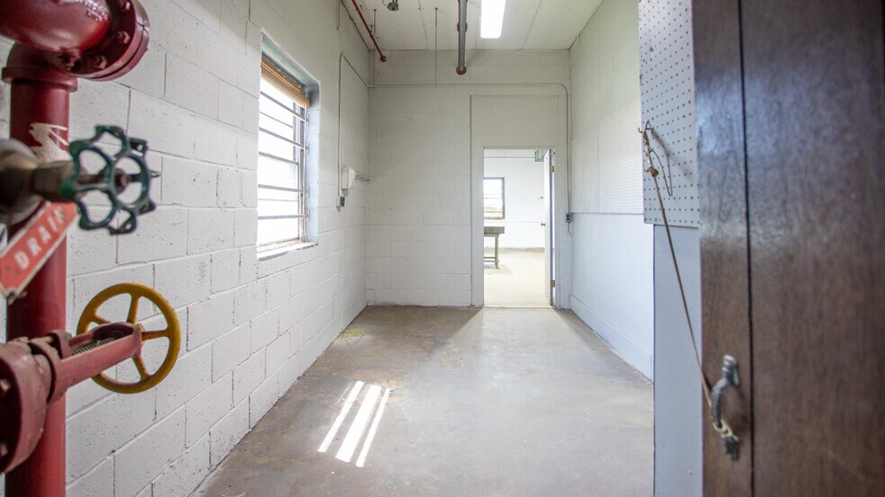 More Photos Of 3812 Bennington Ave, Kansas City Industrial For Sale