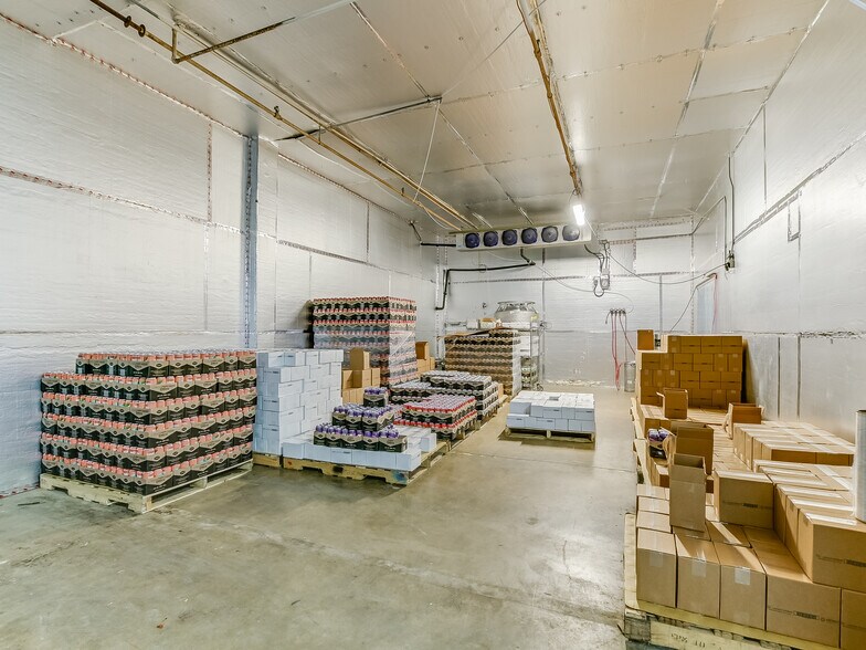 More Photos Of 414 Vera Cruz, San Antonio Warehouse For Lease