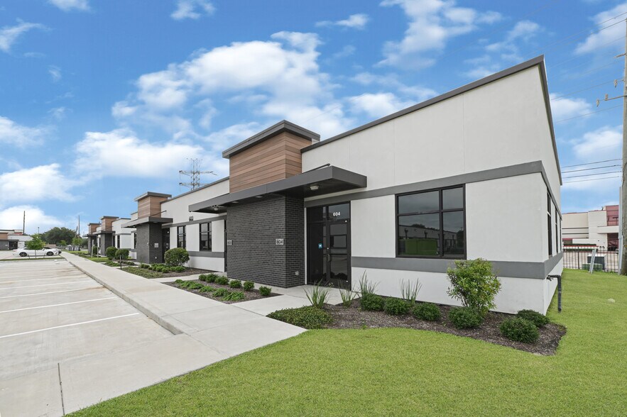 More Photos Of 4807 Sugar Grove Blvd, Stafford Unknown For Lease