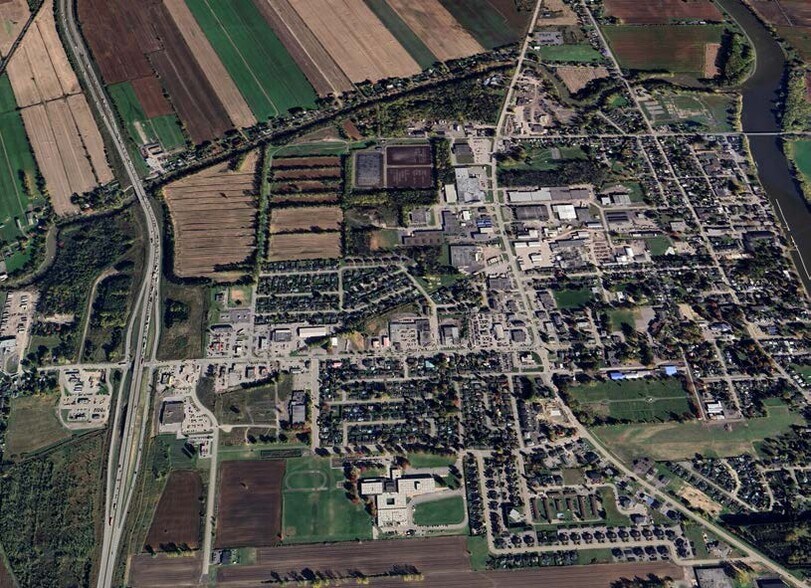 More Photos Of 231 Rue Notre-Dame, Berthierville General Retail For Sale