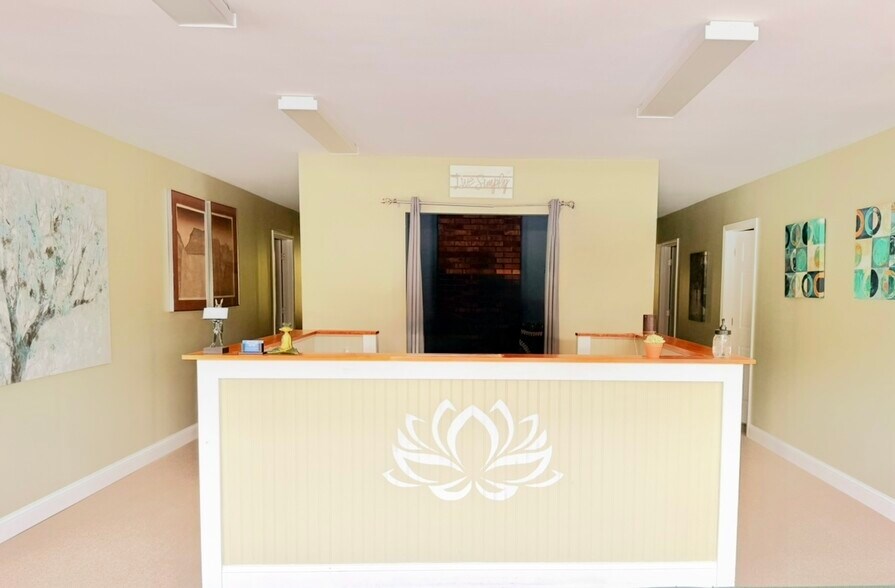 More Photos Of 6985 Woodstock Rd, Hartford Office For Lease