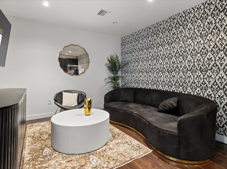 More Photos Of 1776 N Highland Ave, Los Angeles Office For Lease