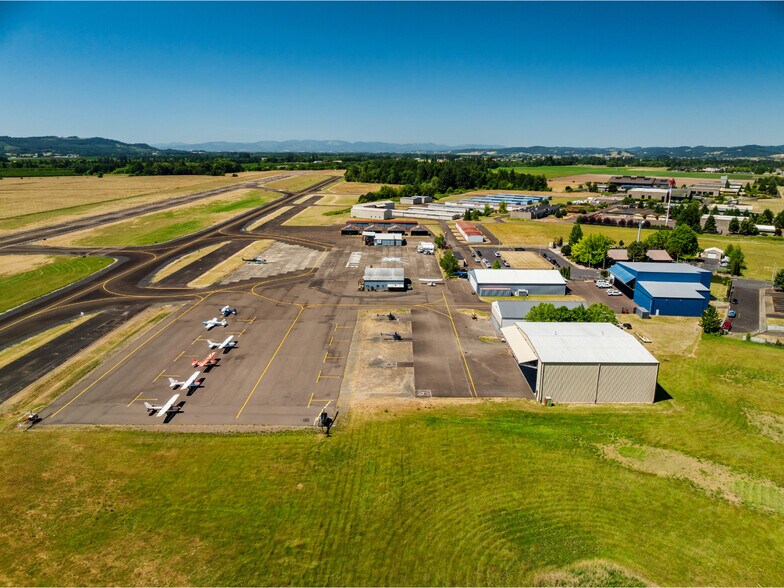 More Photos Of 3330 SE Three Mile Ln, McMinnville Light Manufacturing For Lease
