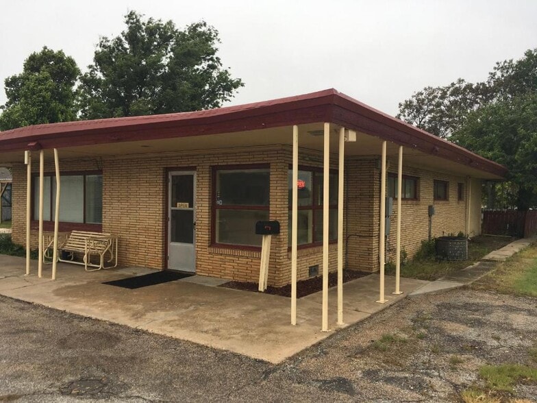 More Photos Of 415 E 11th St, Hugoton Hotel For Sale