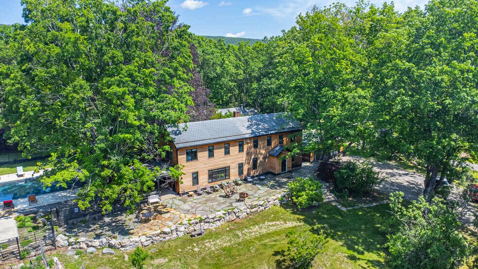 More Photos Of 62 Mount Pleasant Rd, Columbia Specialty For Sale