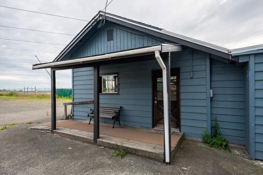 More Photos Of 120 W Smith Rd, Bellingham Service For Sale