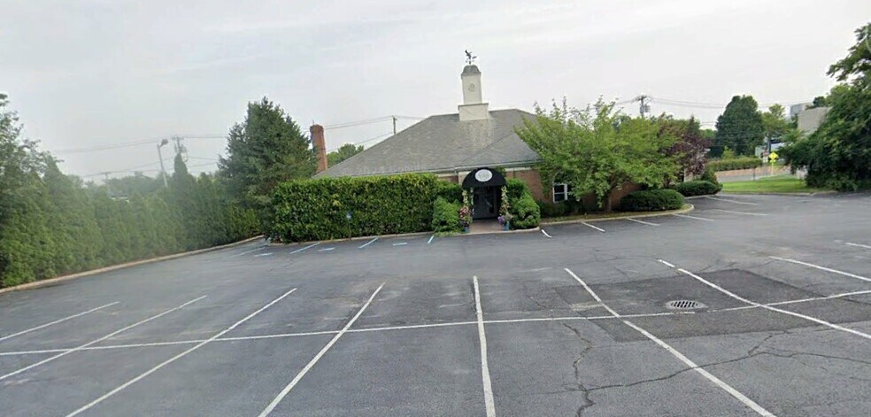 More Photos Of 725 Smithtown Byp, Smithtown Freestanding For Lease