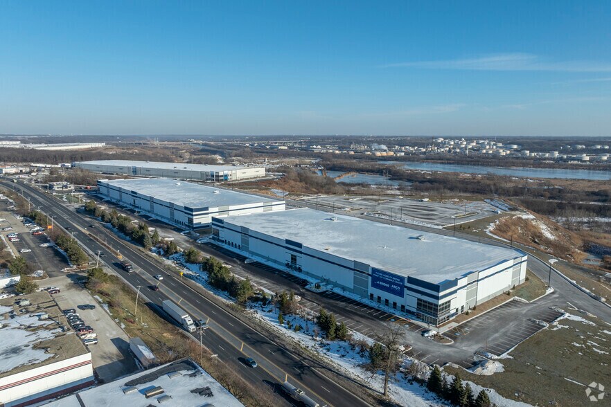 More Photos Of 801 Independence Blvd, Romeoville Warehouse For Lease