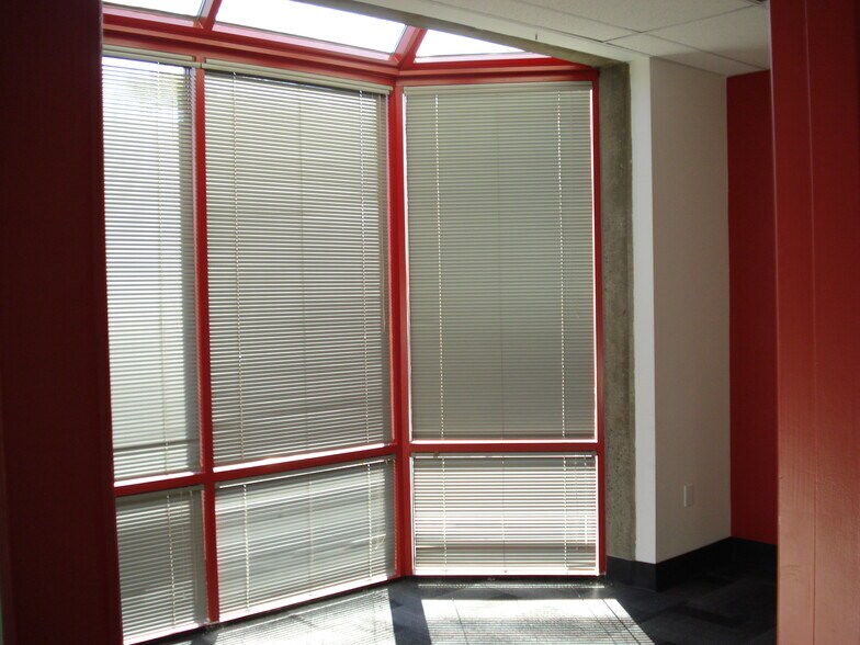 More Photos Of 3700 Woodland Dr, Anchorage Flex For Sale