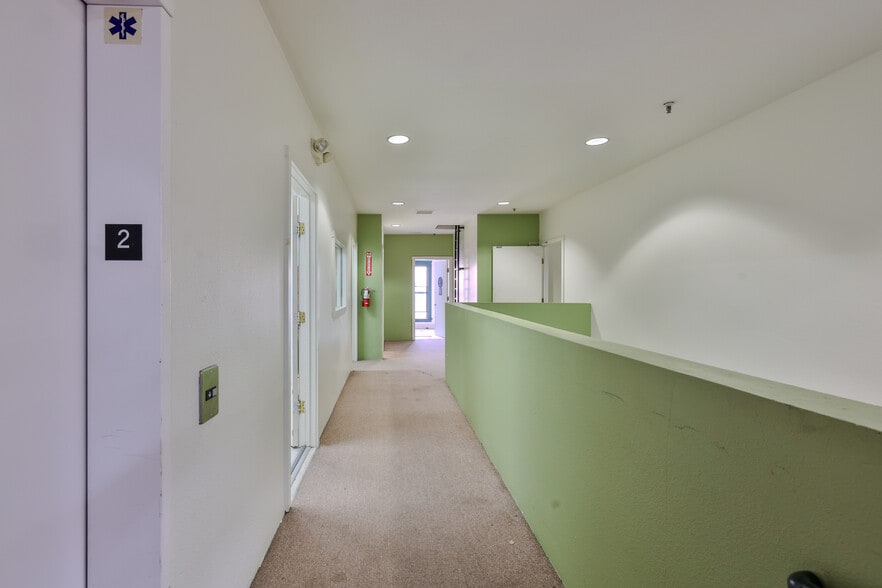 More Photos Of 400 E 4th St, Santa Ana General Retail For Lease