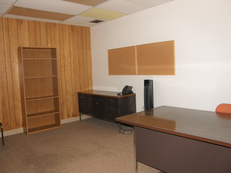 More Photos Of 2112 Industrial Dr, Niles Manufacturing For Sale